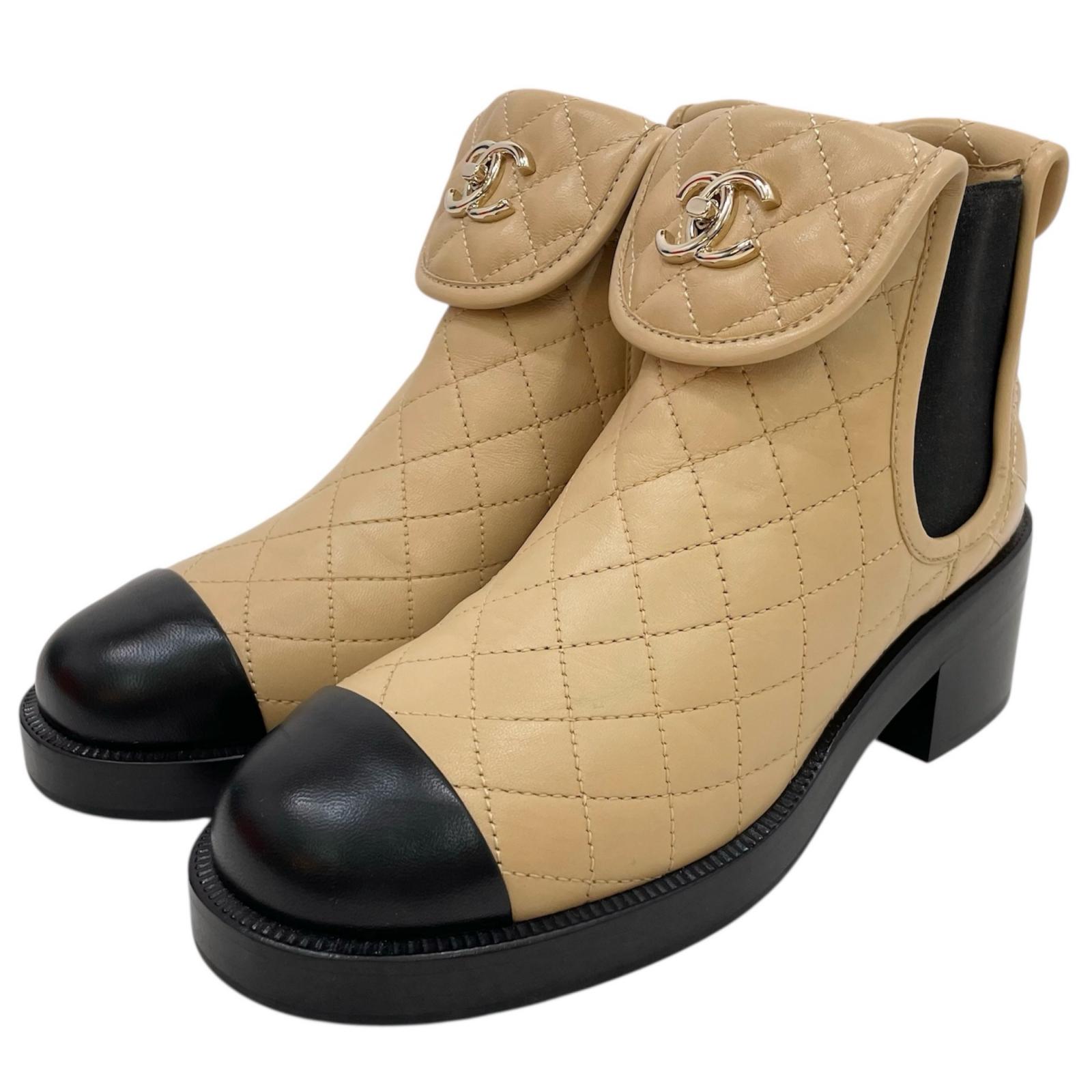 CHANEL サイドゴアマトラッセ ブーツG45144CHANEL チョコバー ハンドバッグA26135を買取させていただきました！